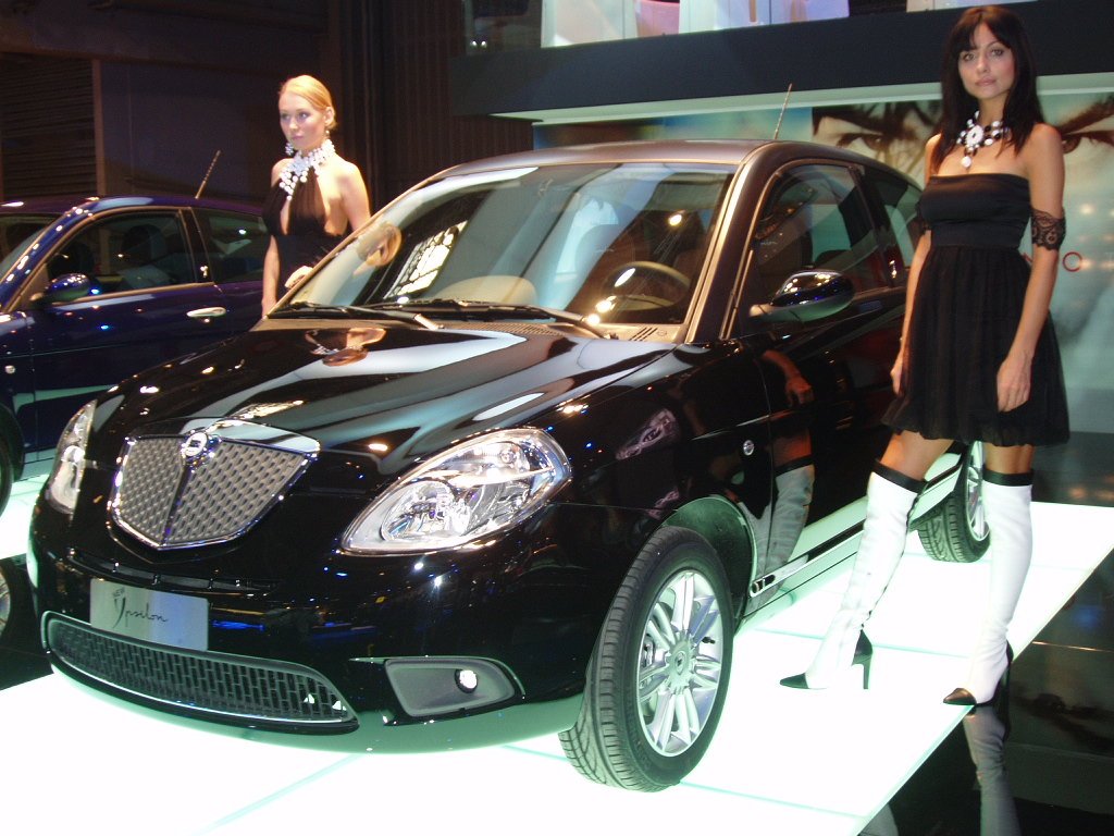 NEW LANCIA YPSILON - 2006 PARIS MOTOR SHOW