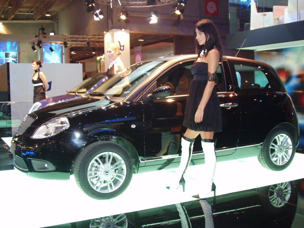 NEW LANCIA YPSILON - 2006 PARIS MOTOR SHOW