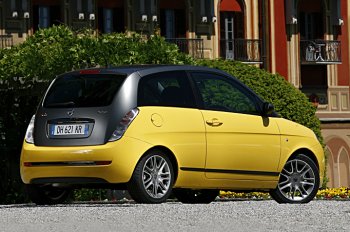 LANCIA YPSILON SPORT MOMO DESIGN