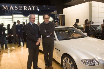 ROBERTO RONCHI AND SERGIO MARCHIONNE WITH THE MASERATI QUATTROPORTE AUTOMATIC IN DETROIT