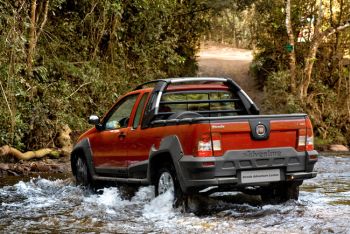 FIAT STRADA ADVENTURE LOCKER 1.8 FLEX