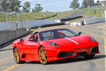 FERRARI SCUDERIA SPIDER 16M