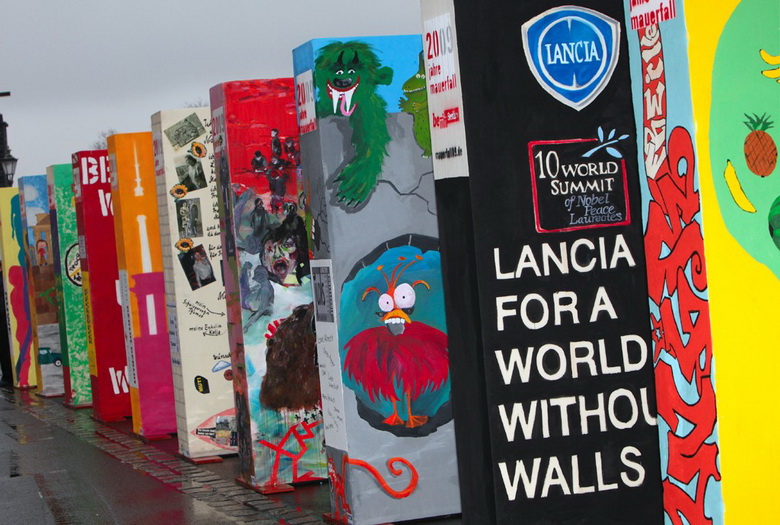 Lancia, the main sponsor of the 10th World Summit of Nobel Peace Laureates, taking place in Berlin this week has dedicated a film to Aung San Suu Kyi. The main theme of the Summit this year is "Knocking down new walls and building bridges for a world without violence". 