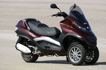 PIAGGIO MP3 HYBRID SCOOTER