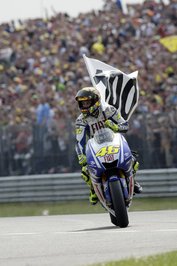 VALENTINO ROSSI - 2009 ASSEN TT - WIN NUMBER 100