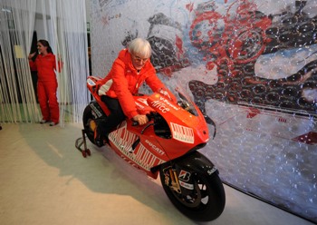 BERNIE ECCLESTONE - DUCATI DESMOSEDICI GP9
