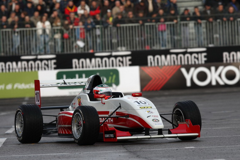 http://www.italiaspeed.com/2009/motorsport/others/others/formula_abarth/103.jpg