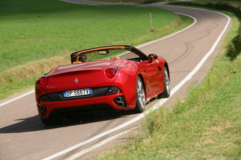 FERRARI CALIFORNIA HELE