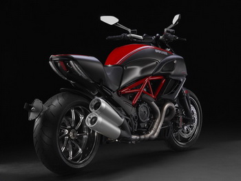 DUCATI DIAVEL 2011