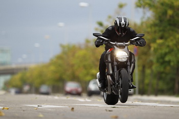 DUCATI DIAVEL 2011