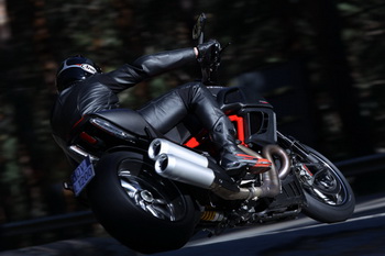 DUCATI DIAVEL 2011