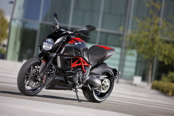 DUCATI DIAVEL 2011