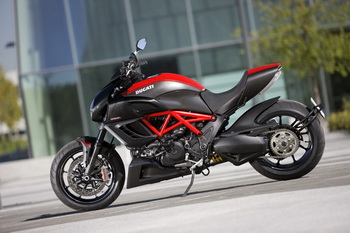 DUCATI DIAVEL 2011