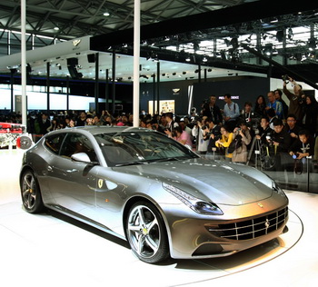 FERRARI FF