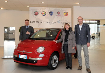The two millionth car equipped with Blue&MeTM system has just been delivered. This infotainment device, was designed through a partnership between Fiat Group Automobiles and Microsoft. Arianna Binello picked up her 69 HP Fiat 500 Lounge 1.2 at the Mirafiori Motor Village.