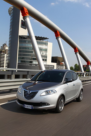 NEW LANCIA YPSILON 2011