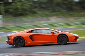 LAMBORGHINI AVENTADOR LP700-4