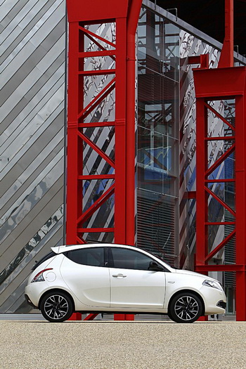 NEW LANCIA YPSILON 2011