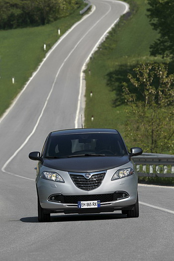 NEW LANCIA YPSILON 2011