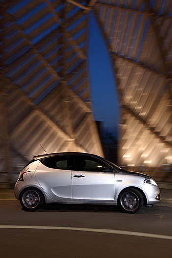 NEW LANCIA YPSILON 2011