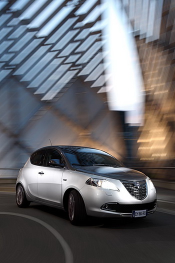 NEW LANCIA YPSILON 2011