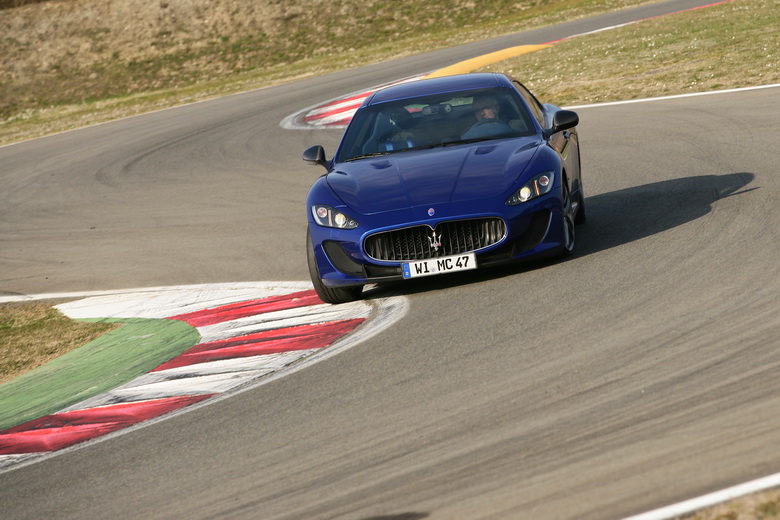 MASERATI GRANTURISMO MC STRADALE 2011