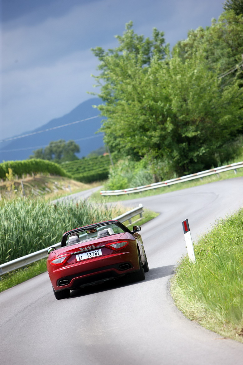 MASERATI GRANCABRIO SPORT 2011