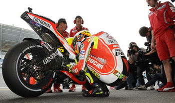 VALENTINO ROSSI - DUCATI CORSE - 2011 MOTOGP ESTORIL