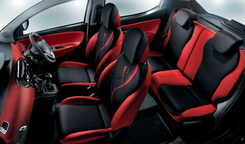 CHRYSLER YPSILON BLACK & RED