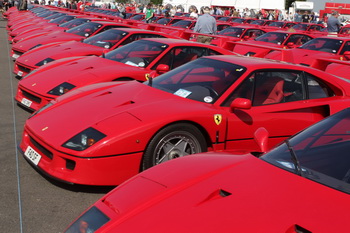 A world record 60 Ferrari F40s took to the full Silverstone Grand Prix circuit during last Sundays Silverstone Classic event to mark the Italian supercars 25th birthday.