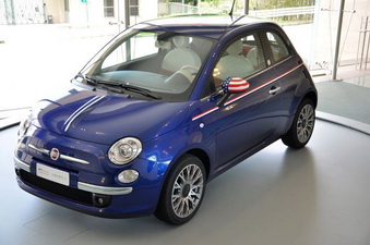 Last week Adelheid D. Kieper won the TwitBid initative dedicated to promoting the arrival of the limited edition Fiat 500 America. The German user received the "number one" car of the limited edition run, personalised with her Twitter nickname.