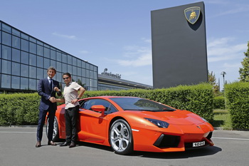 The Lamborghini Aventador LP 700-4 has today achieved an important milestone in its history, with the 1,000th vehicle being produced just one year and five months since it replaced the Murcilago in the product line-up.