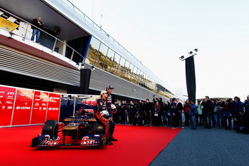 TORO ROSSO STR7 FERRARI LAUNCH JEREZ 2012