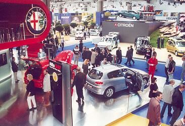the new Alfa Romeo 147 5-door makes its public debut at the 2001 Paris Salon