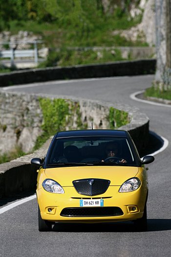 LANCIA YPSILON SPORT MOMODESIGN