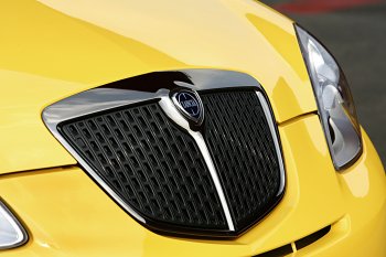 LANCIA YPSILON SPORT MOMODESIGN