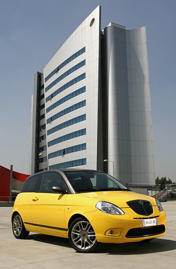 LANCIA YPSILON SPORT MOMODESIGN