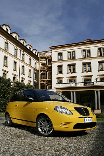 LANCIA YPSILON SPORT MOMODESIGN