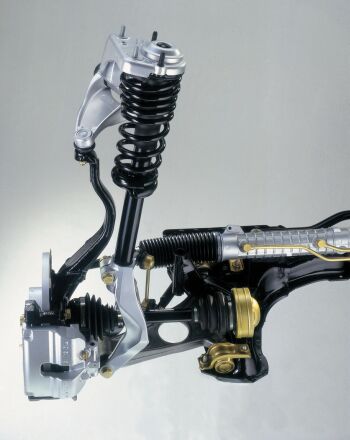 click here to view this image of the Alfa Romeo 156's front suspension