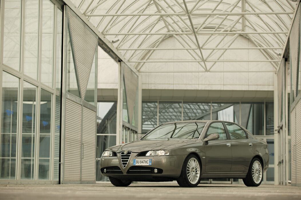 Alfa Romeo 166