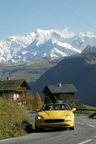a yellow Maserati Spyder Cambiocorsa was entered by the French Maserati importer Charles Pozzi S.A.
