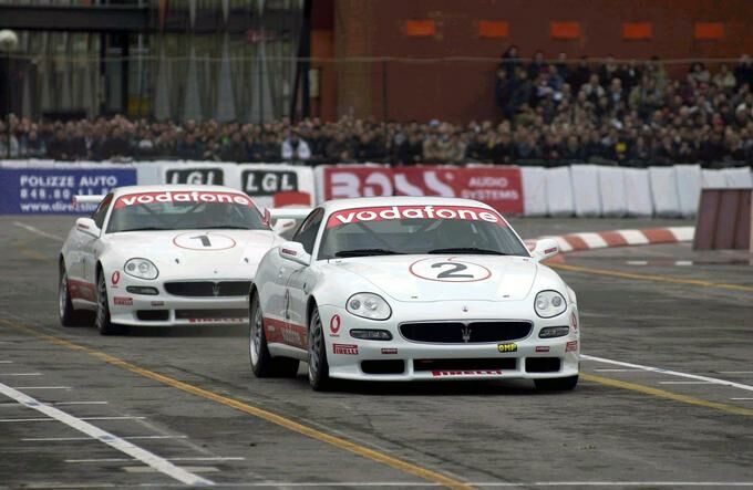 Maserati Trofeo at the 2002 Bologna Motor Show: Bertolini leads Burti