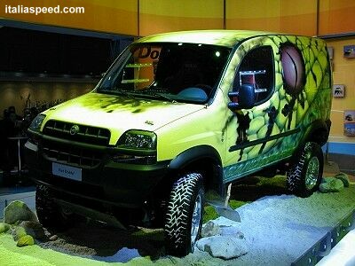 Fiat Doblo Sandstorm painted in eye-catching 'snake' colour scheme at the 2002 Bologna Motor Show