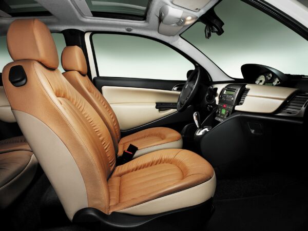 click to view this image of the new Lancia Ypsilon in high resolution