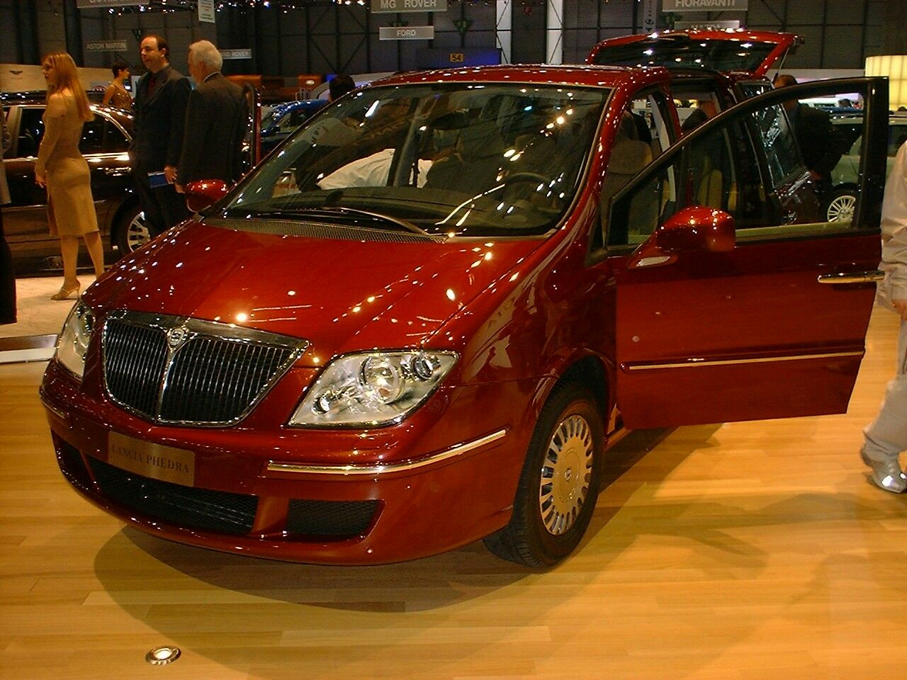 Lancia Phedra 2.2 JTD 16v Emblema at the 2003 Geneva Motor Show
