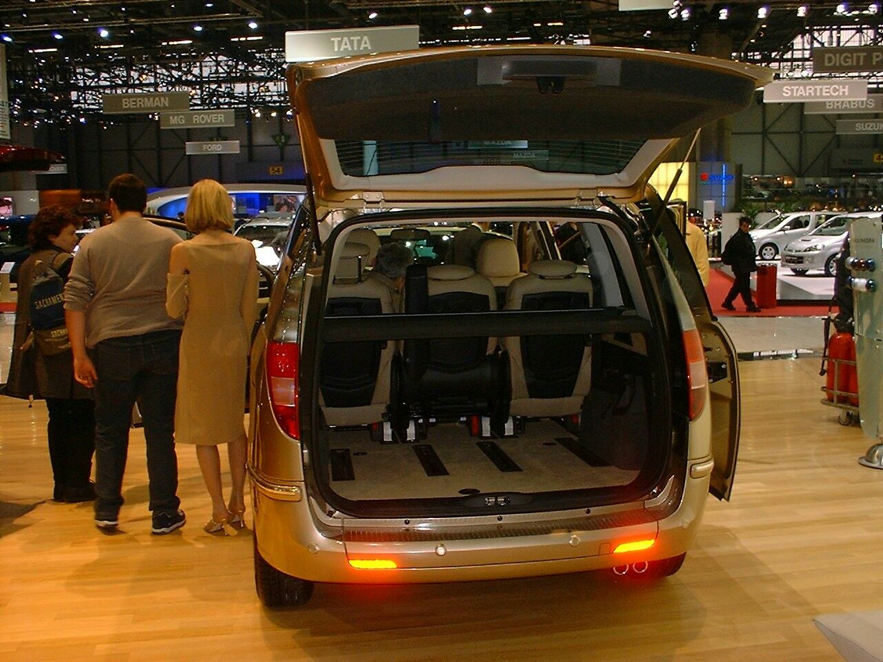 Lancia Phedra at the 2003 Geneva Motor Show