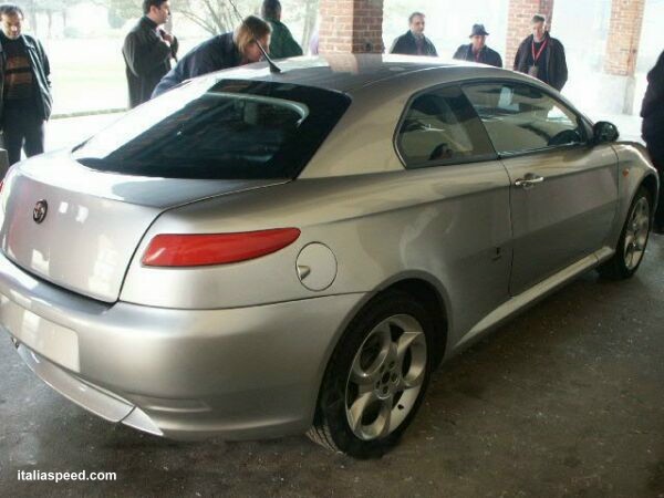 first images of the new Alfa Romeo Coupe, based around the 156 saloon while drawing styling cues from the 147