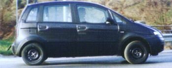 click here for further, larger images of the Fiat Punto B-MPV caught testing