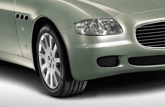 click here to view this official image of the Maserati Quattroporte luxury saloon in high resolution