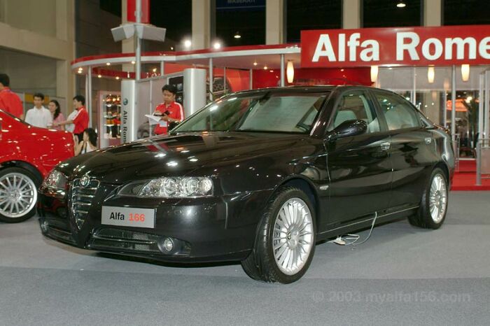 Alfa Romeo 166 at the Thailand International Motor Expo 2003. Photo: Wisrute Buddhari.